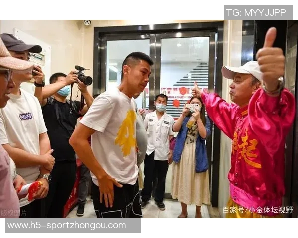 40岁重庆铜梁龙老将黄希扬荣膺感动重庆十大人物称号展现拼搏精神 40岁重庆铜梁龙老将黄希扬荣膺感动重庆十大人物称号展现拼搏精神